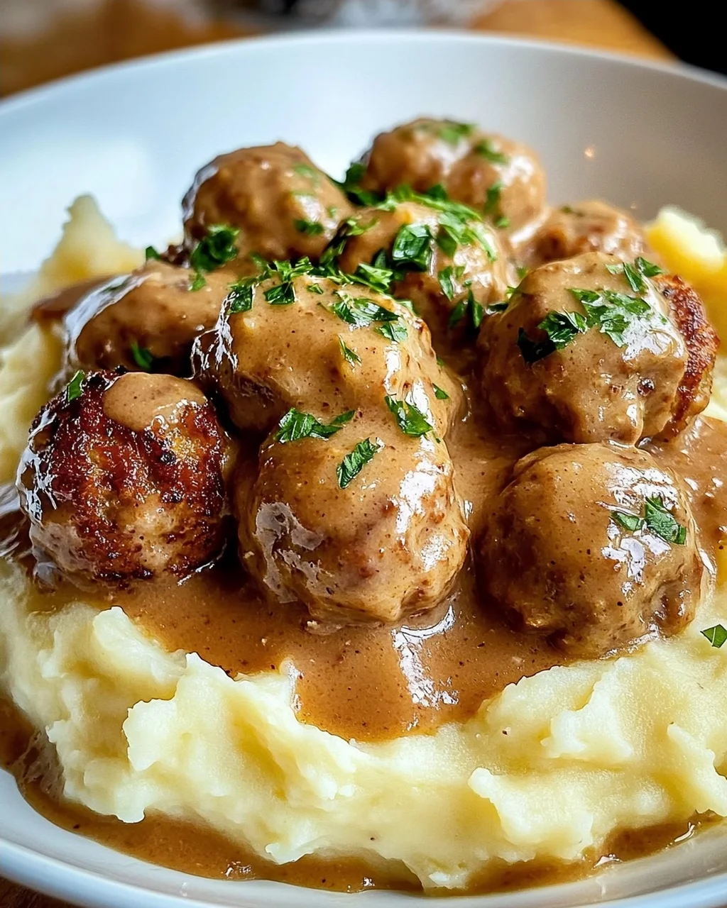 Hackbällchen in cremiger Sauce mit Kartoffelpüree