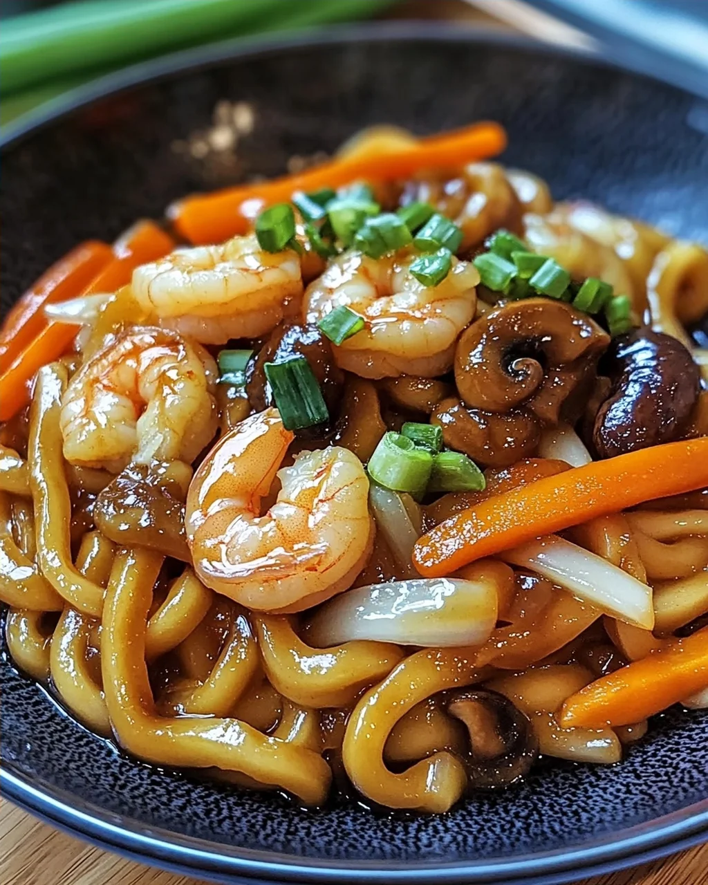 Yaki Udon mit Garnelen in 20 Minuten zubereitet
